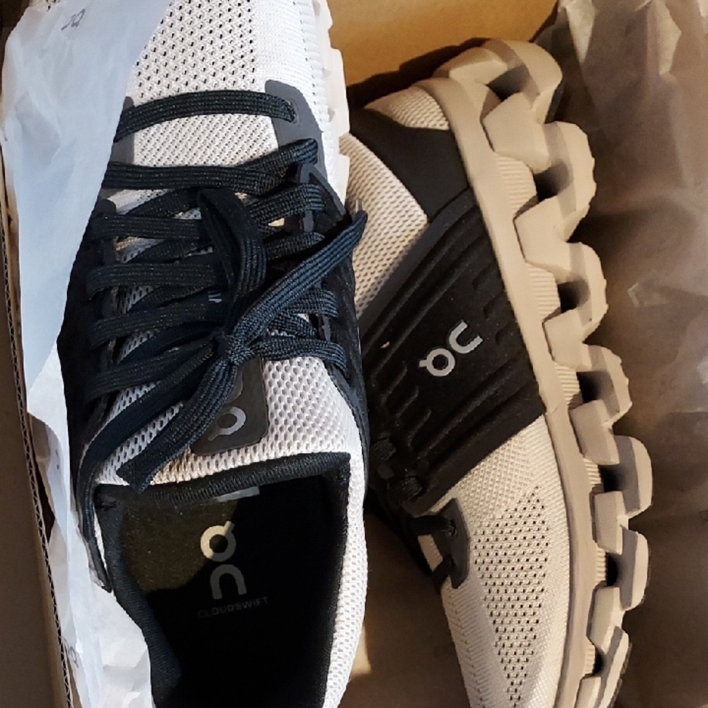 On Running Monochrome Athletic Shoes - Picture 2 of 5